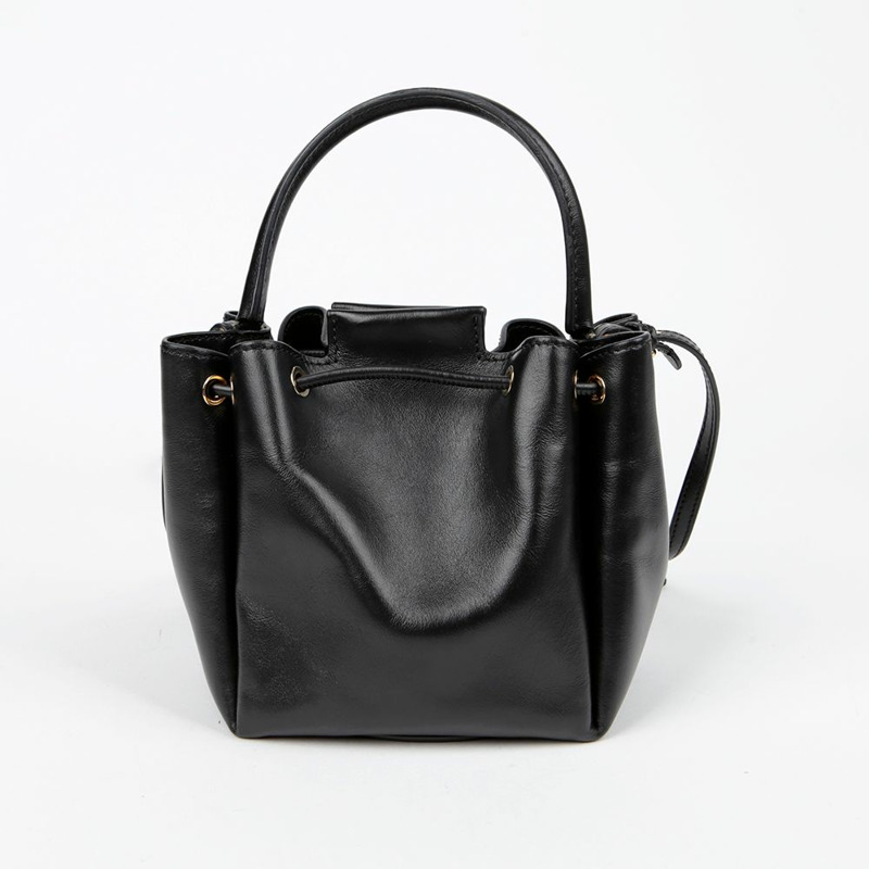BURBERRY Monogram Motif TB 水桶托特肩背包 8028541-2