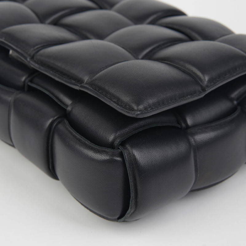 BOTTEGA VENETA 加厚卡式斜背包單肩包 591970-6