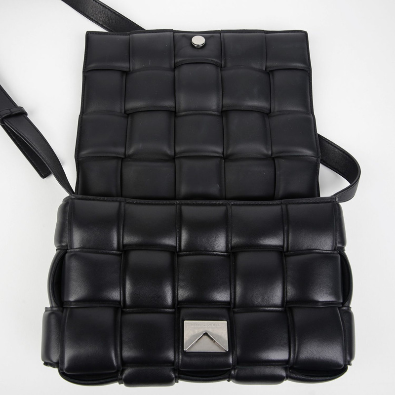BOTTEGA VENETA 加厚卡式斜背包單肩包 591970-8