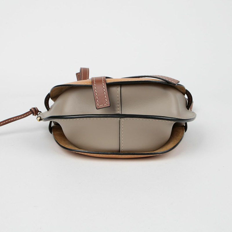 LOEWE Gate 小肩斜背包-6