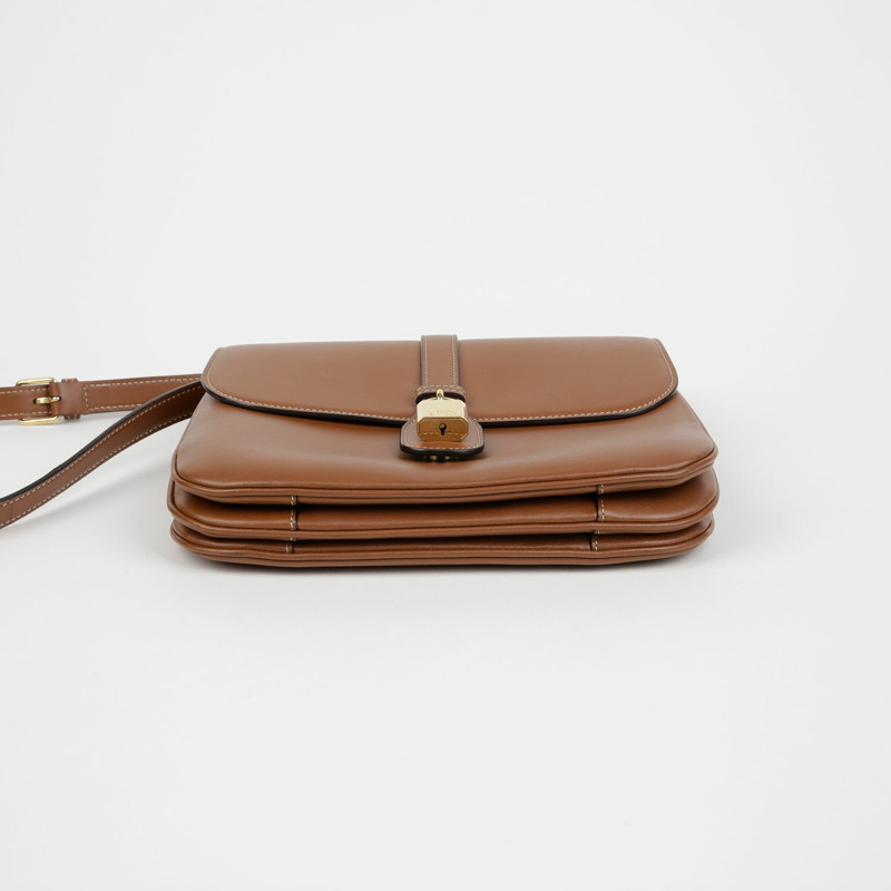 CELINE Taba 中型肩斜背包 196583DK1-6