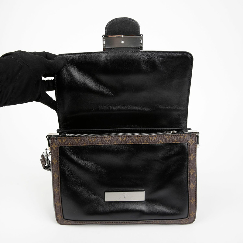 LOUIS VUITTON M13450 柔軟海豚 MM 單背包-7