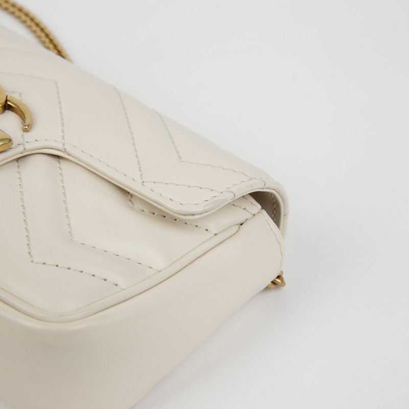 GUCCI GG Marmont 超迷你鏈條斜背包 476433-8