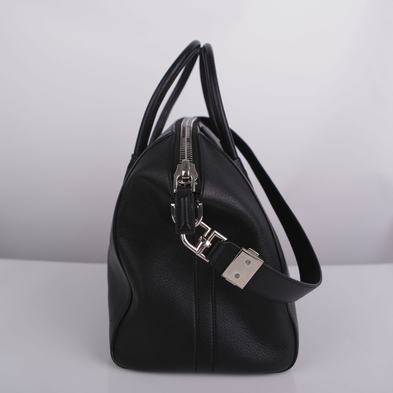 GIVENCHY Antigona 中型黑色山羊皮手提包和單肩包-1