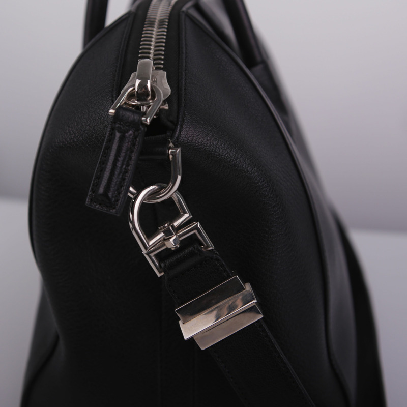 GIVENCHY Antigona 中型黑色山羊皮手提包和單肩包-10