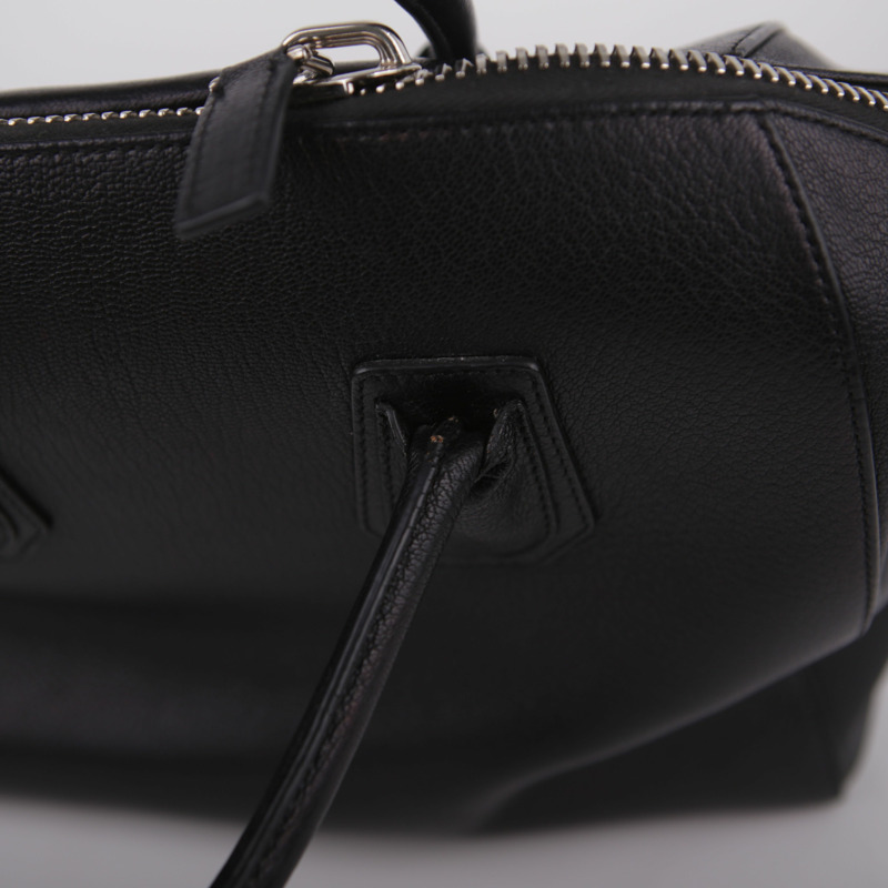 GIVENCHY Antigona 中型黑色山羊皮手提包和單肩包-11