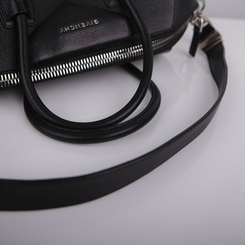 GIVENCHY Antigona 中型黑色山羊皮手提包和單肩包-12