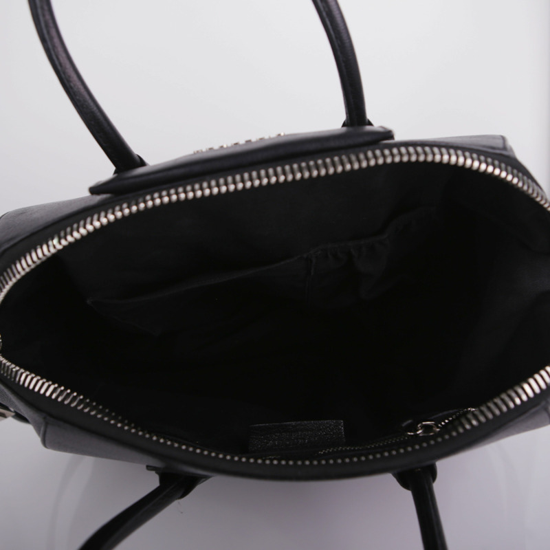 GIVENCHY Antigona 中型黑色山羊皮手提包和單肩包-13