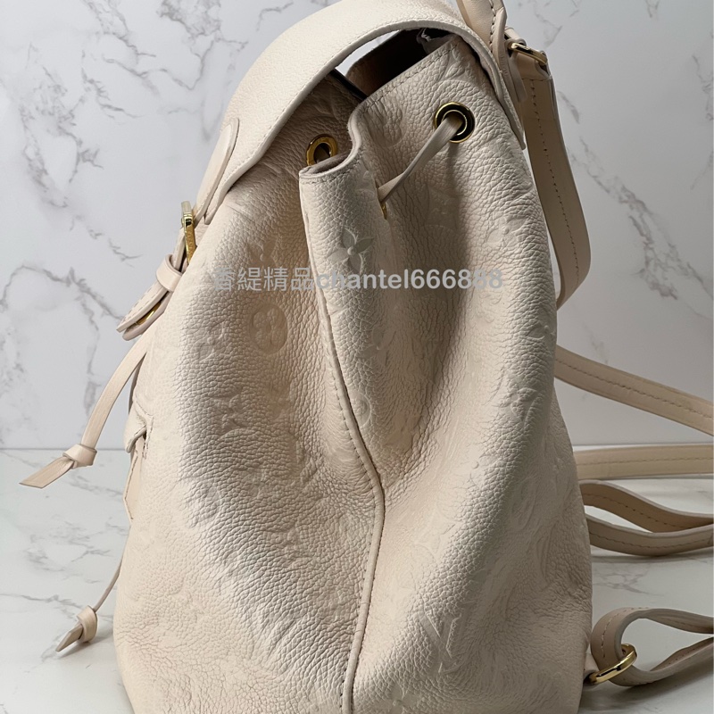 💗香緹國際精品💗 LV 奶白壓紋後背包 #M45397-1