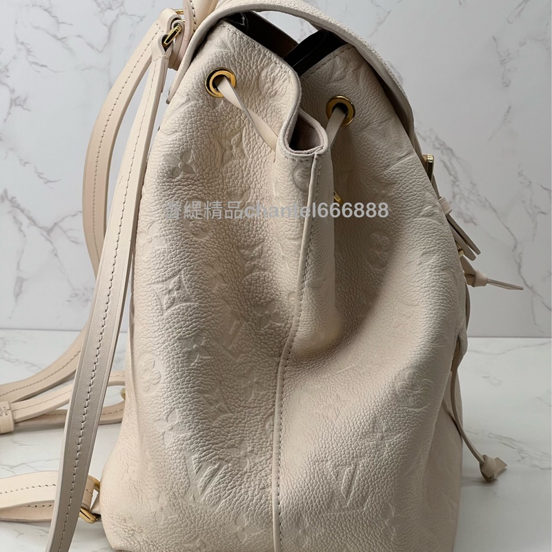 💗香緹國際精品💗 LV 奶白壓紋後背包 #M45397-3