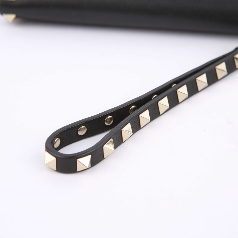 VALENTINO 黑色 Rockstud 皮革手拿包-15