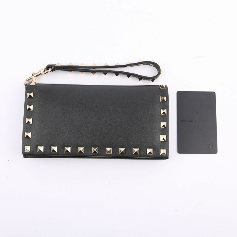 VALENTINO 黑色 Rockstud 皮革手拿包-21