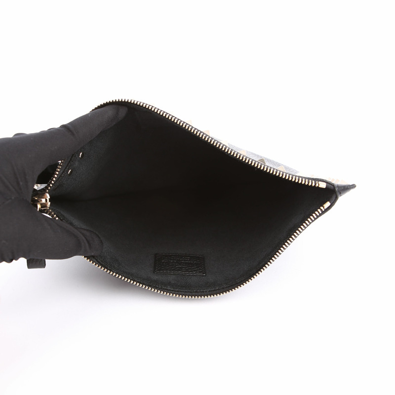 VALENTINO 黑色印章 Alce Rockstud 手拿包-9