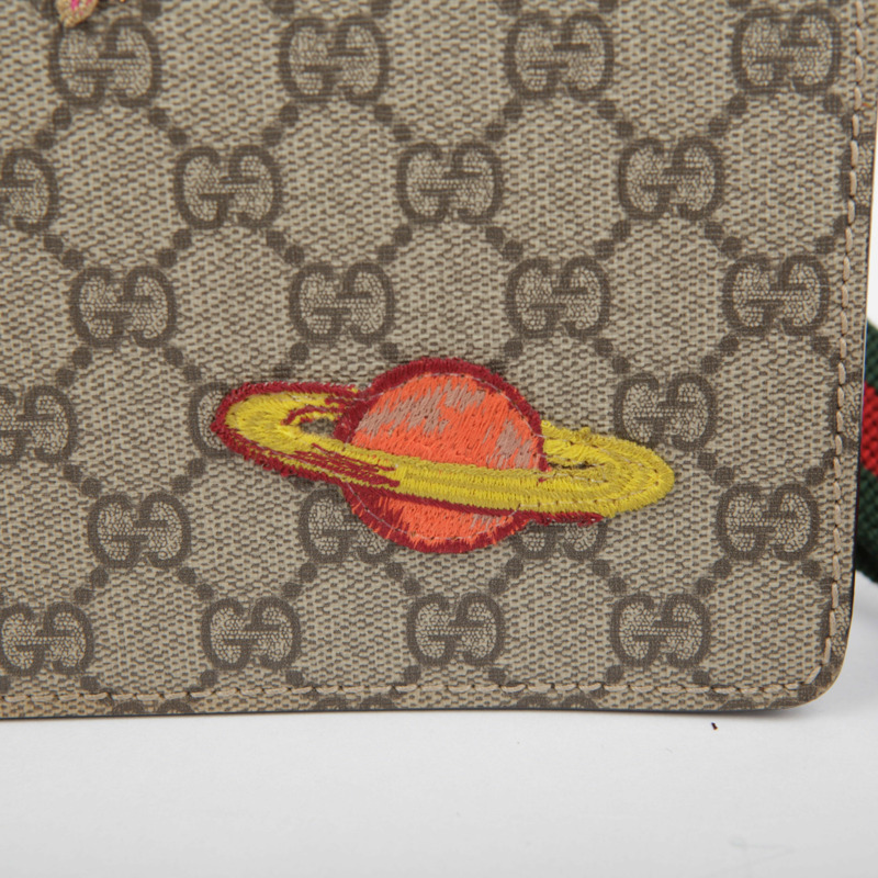 GUCCI GG Supreme 帆布郵差貼片斜背包-4