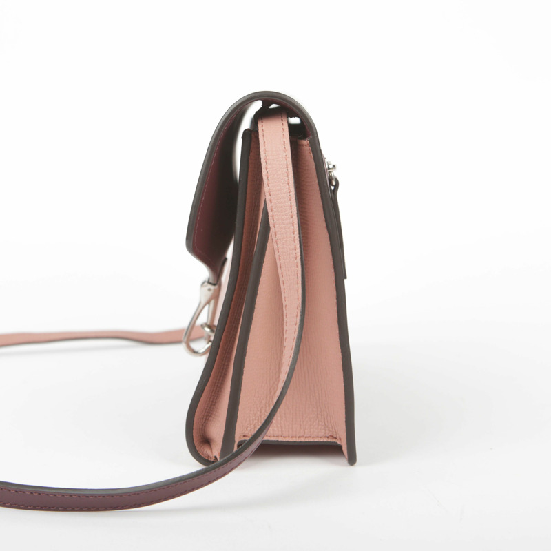BURBERRY 雙色皮革 Macken 斜背包-6