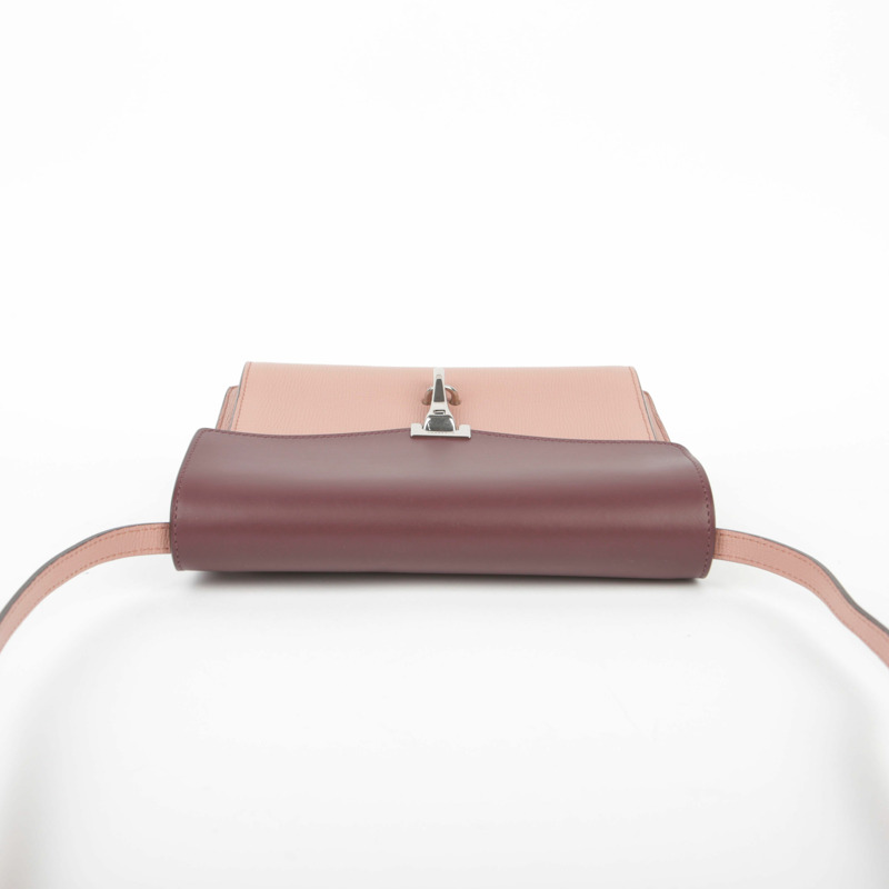 BURBERRY 雙色皮革 Macken 斜背包-10