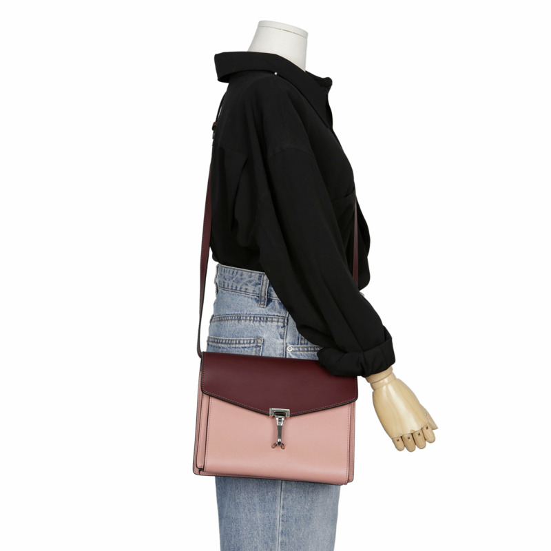 BURBERRY 雙色皮革 Macken 斜背包-14