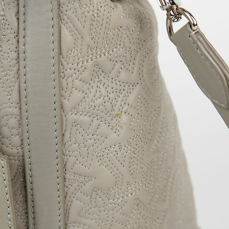 LOUIS VUITTON PM 尺寸灰色 Entelia 皮革 Xyia 托特包和單肩包-3