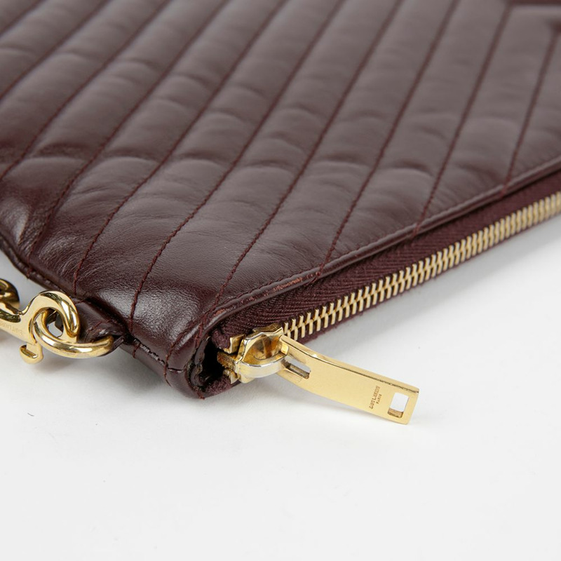 SAINT LAURENT 酒紅色 Matelassé 皮革 Monogram 文件包手拿包-22