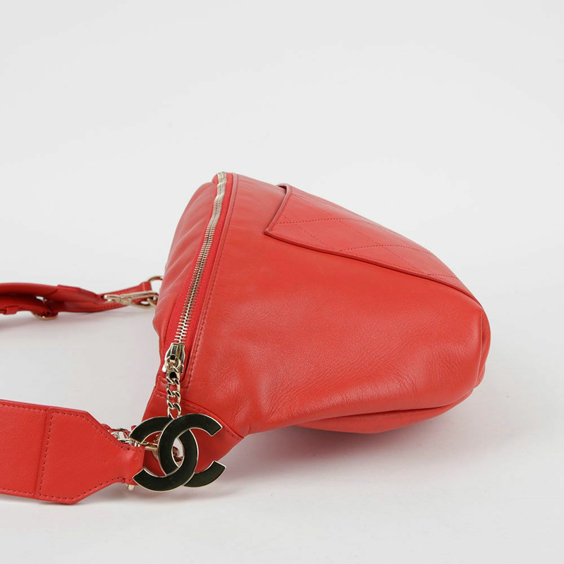 【包稅】CHANEL 紅色羊皮 Pharrell 聯名款單肩斜背包-8