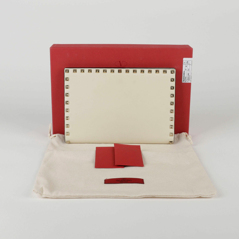 VALENTINO 象牙色皮革 Rockstud 翻蓋手包-0