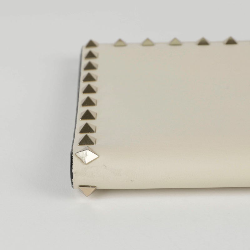 VALENTINO 象牙色皮革 Rockstud 翻蓋手包-2