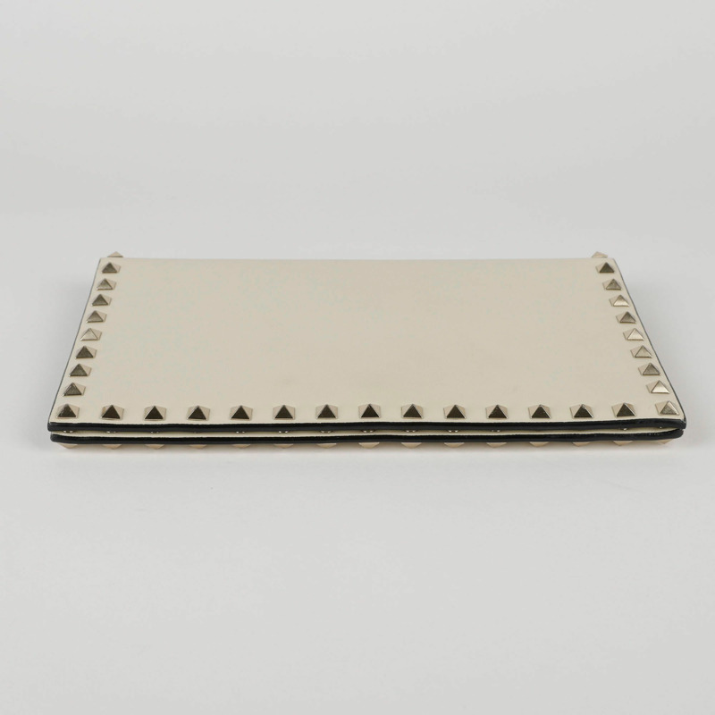 VALENTINO 象牙色皮革 Rockstud 翻蓋手包-4