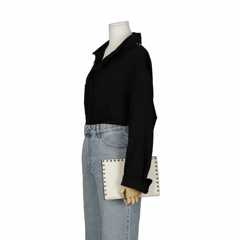 VALENTINO 象牙色皮革 Rockstud 翻蓋手包-7