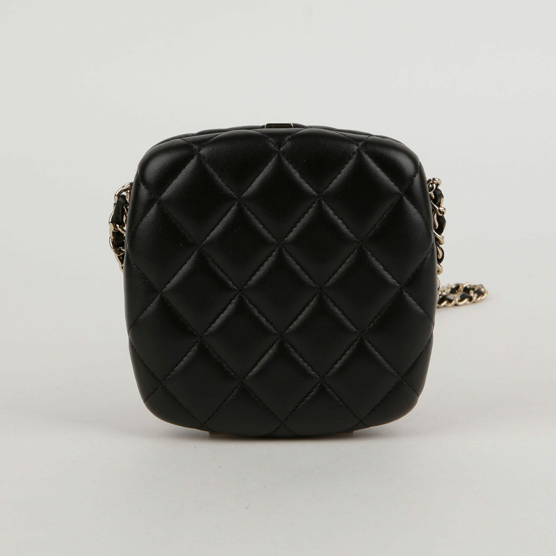 CHANEL 迷你黑色小羊皮鏈肩斜背包-1