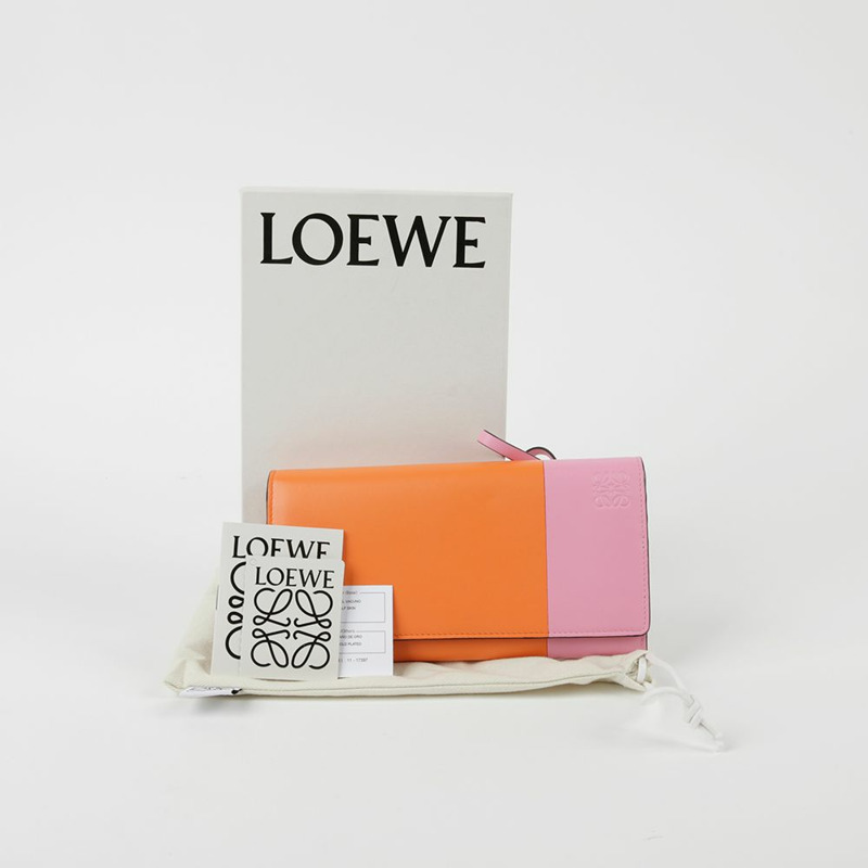 LOEWE 多色皮革歐式皮夾 109.10。-0