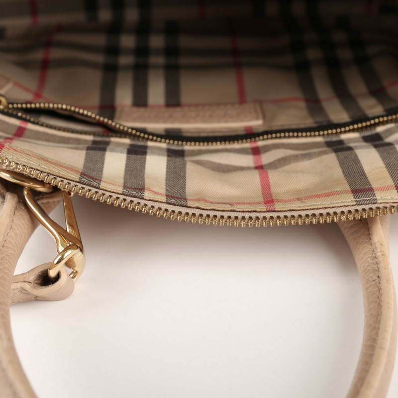 BURBERRY 小號米色粒面皮革 Greenwood 保齡球手提包和單肩包-10