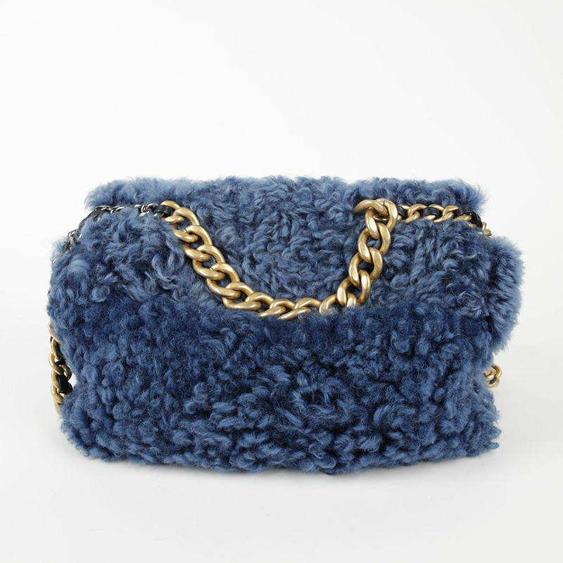 【包稅】CHANEL 小型藍色羊毛皮19翻蓋鏈條單肩斜背包-1