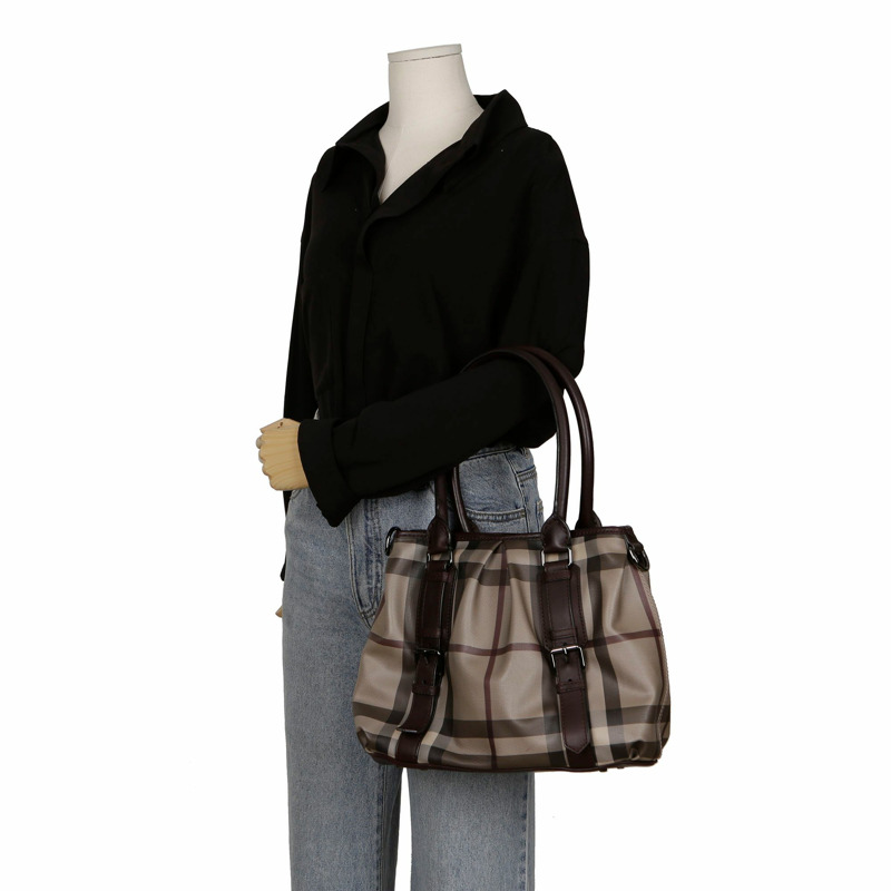 BURBERRY 煙燻格紋 PVC Northfield 手提袋-8