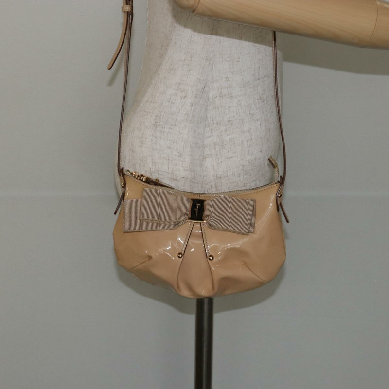 【日本直送】Salvatore Ferragamo Vala 單肩包 琺瑯 米色 金色 正品 143585-21