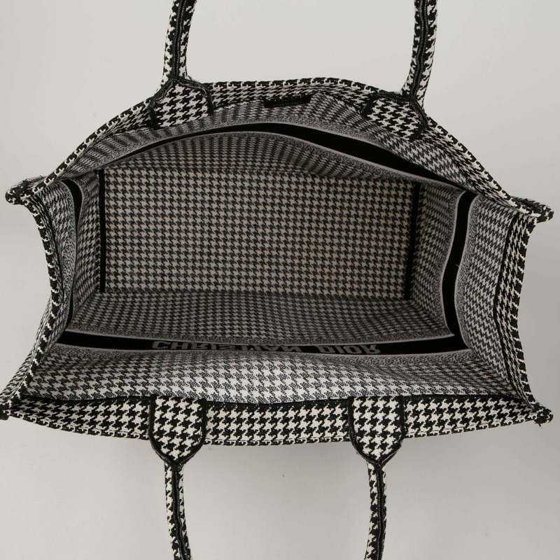 DIOR 大號黑白千鳥格刺繡書本手提包-7