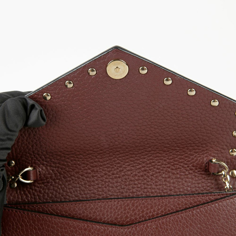 VALENTINO 勃根地紅皮革 Rockstud 翻蓋鏈條單肩包和斜背包-6