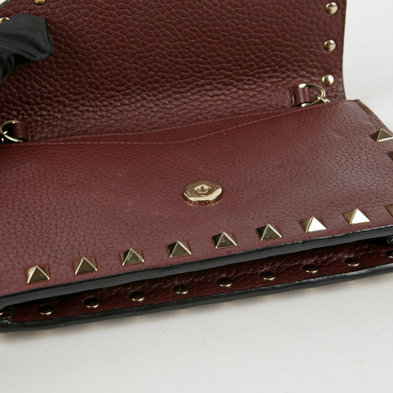 VALENTINO 勃根地紅皮革 Rockstud 翻蓋鏈條單肩包和斜背包-7