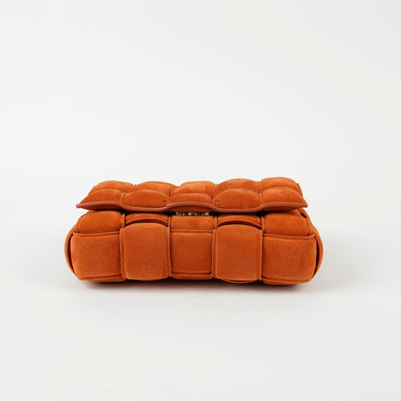 【包稅】BOTTEGA VENETA 楓葉金絨麵條卡附單肩斜背包-3