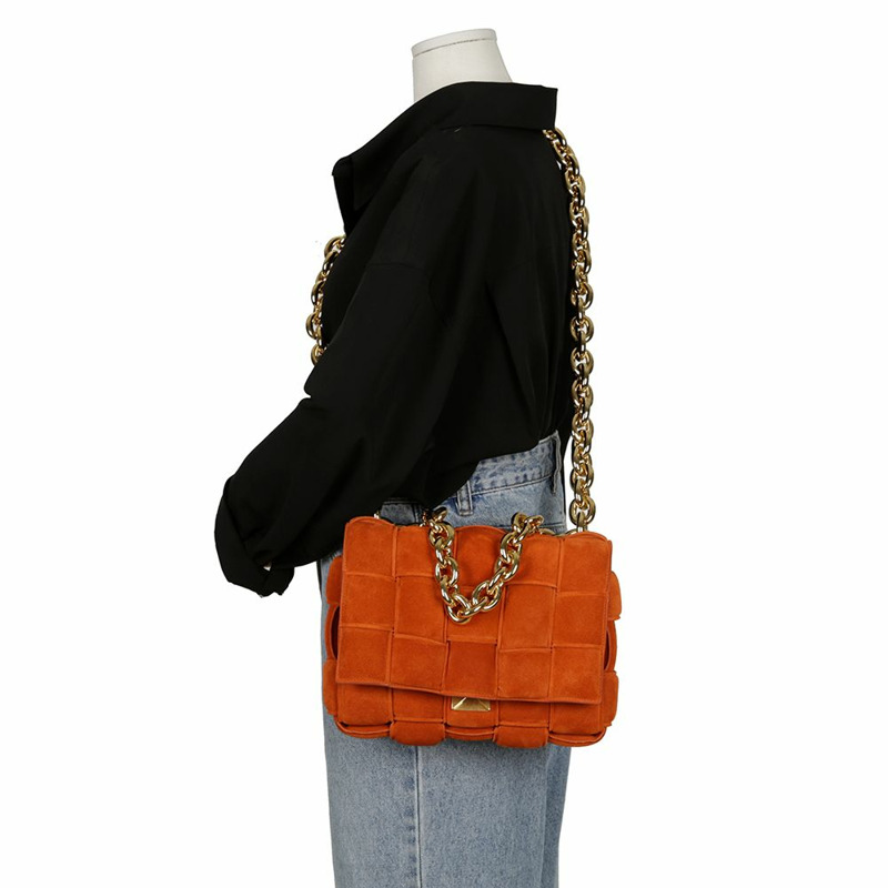 【包稅】BOTTEGA VENETA 楓葉金絨麵條卡附單肩斜背包-5