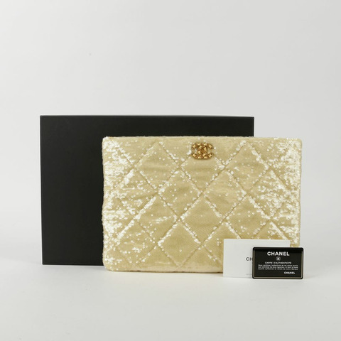 CHANEL 淺黃色亮片19吋手拿包
