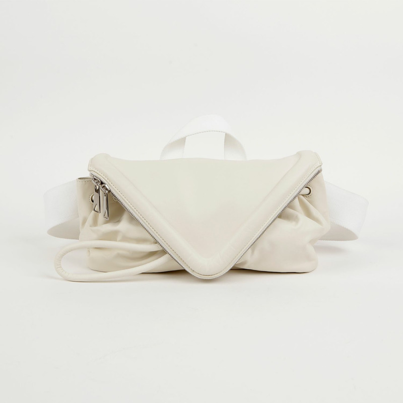 BOTTEGA VENETA 白色皮革喙形腰包-1