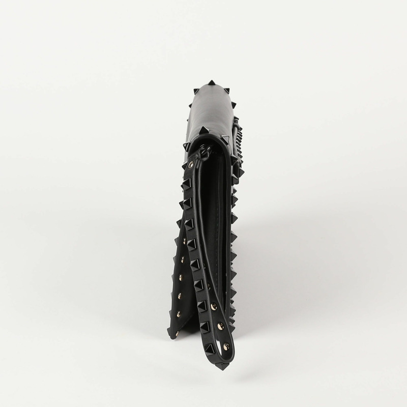 VALENTINO 黑色皮革 Rockstud 肩帶手拿包 0399-3