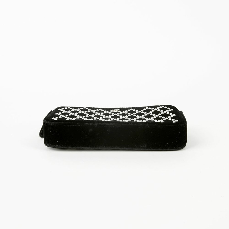 CHANEL 黑色天鵝絨珍珠絎縫雙拉鍊WOC斜背包-7