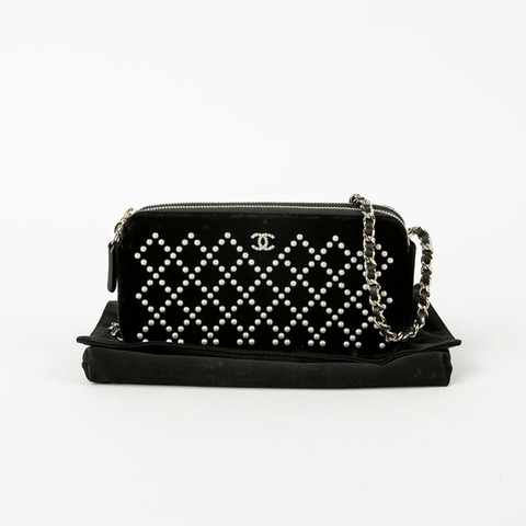 CHANEL 黑色天鵝絨珍珠絎縫雙拉鍊WOC斜背包