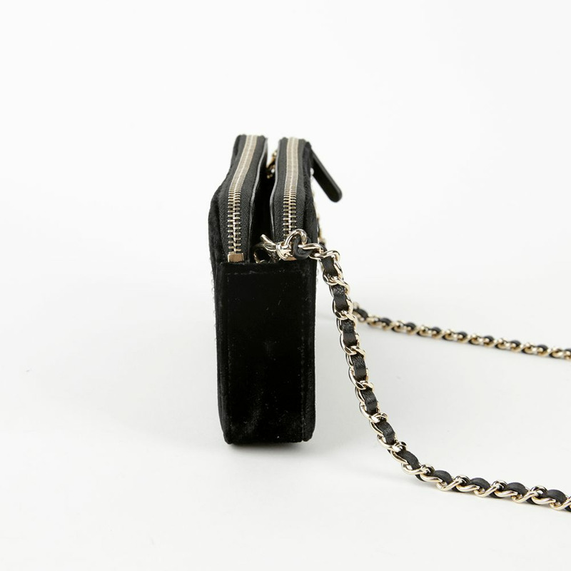 【包稅】CHANEL 黑色天鵝絨珍珠絎縫雙拉鍊WOC斜背包-4