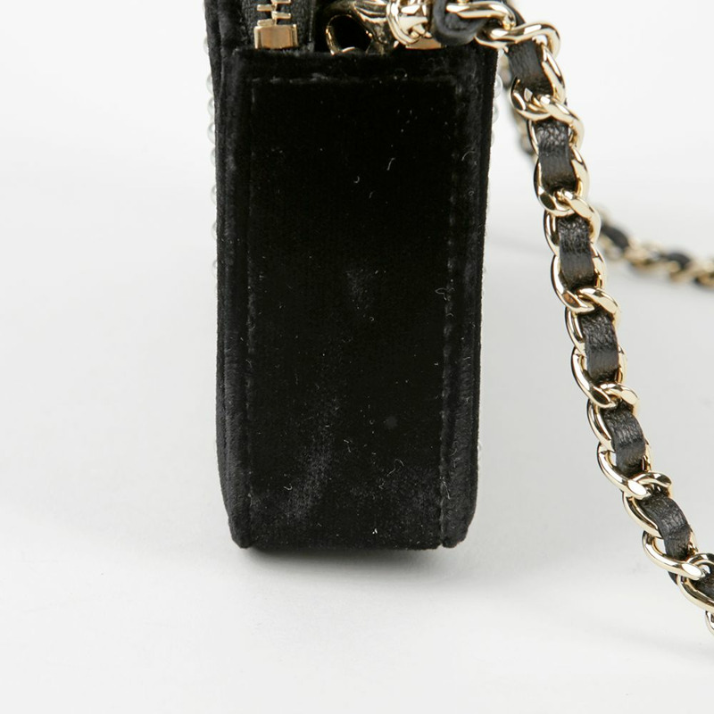 【包稅】CHANEL 黑色天鵝絨珍珠絎縫雙拉鍊WOC斜背包-5