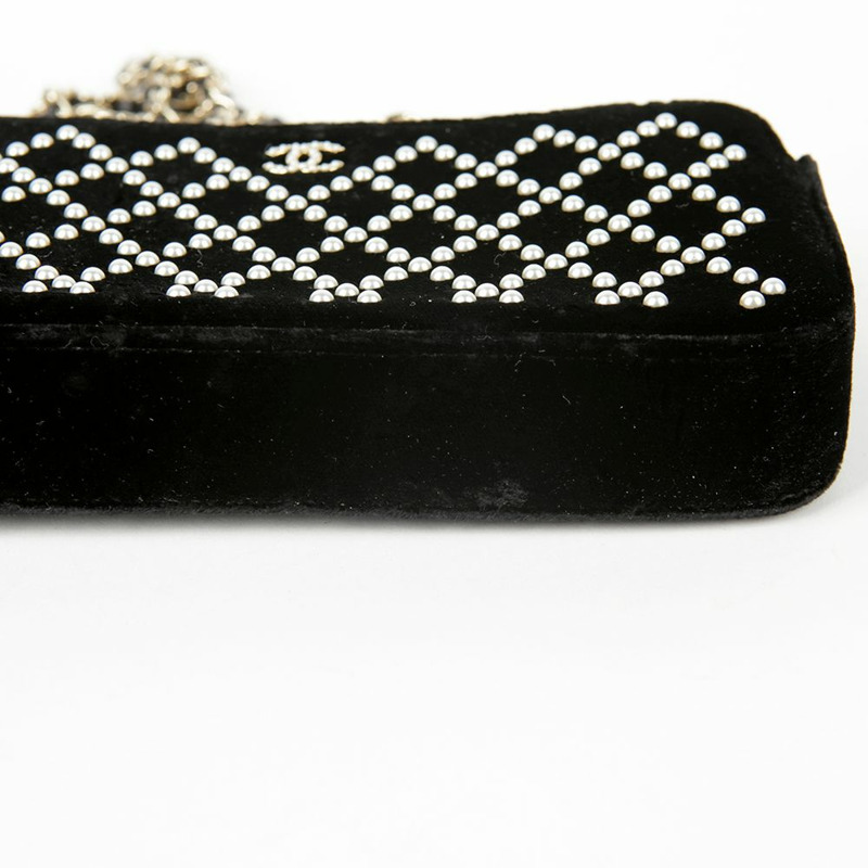 【包稅】CHANEL 黑色天鵝絨珍珠絎縫雙拉鍊WOC斜背包-8