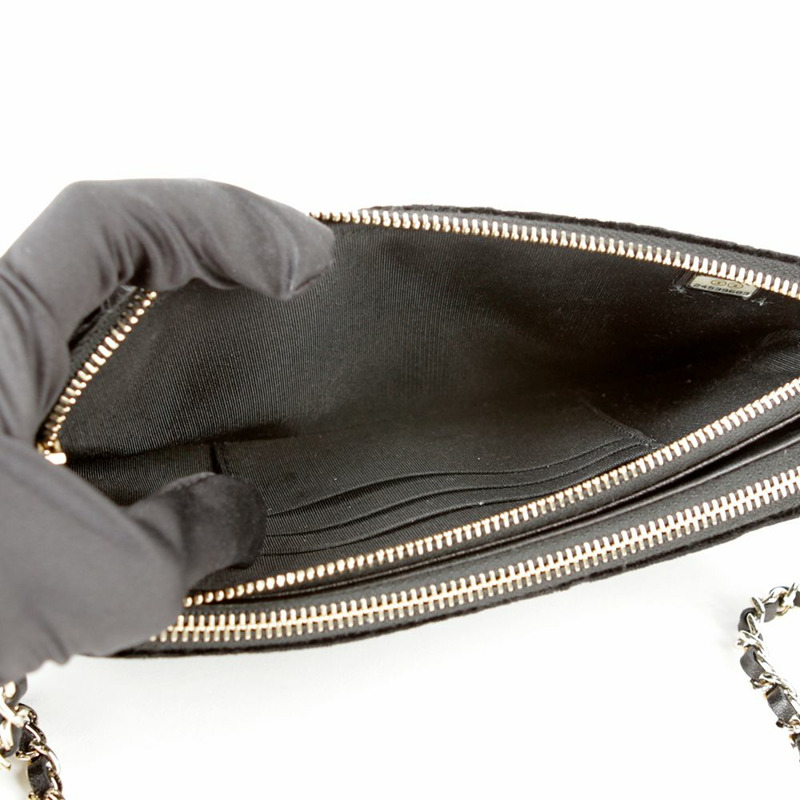 【包稅】CHANEL 黑色天鵝絨珍珠絎縫雙拉鍊WOC斜背包-11