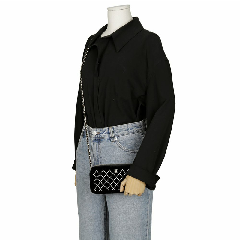 【包稅】CHANEL 黑色天鵝絨珍珠絎縫雙拉鍊WOC斜背包-14