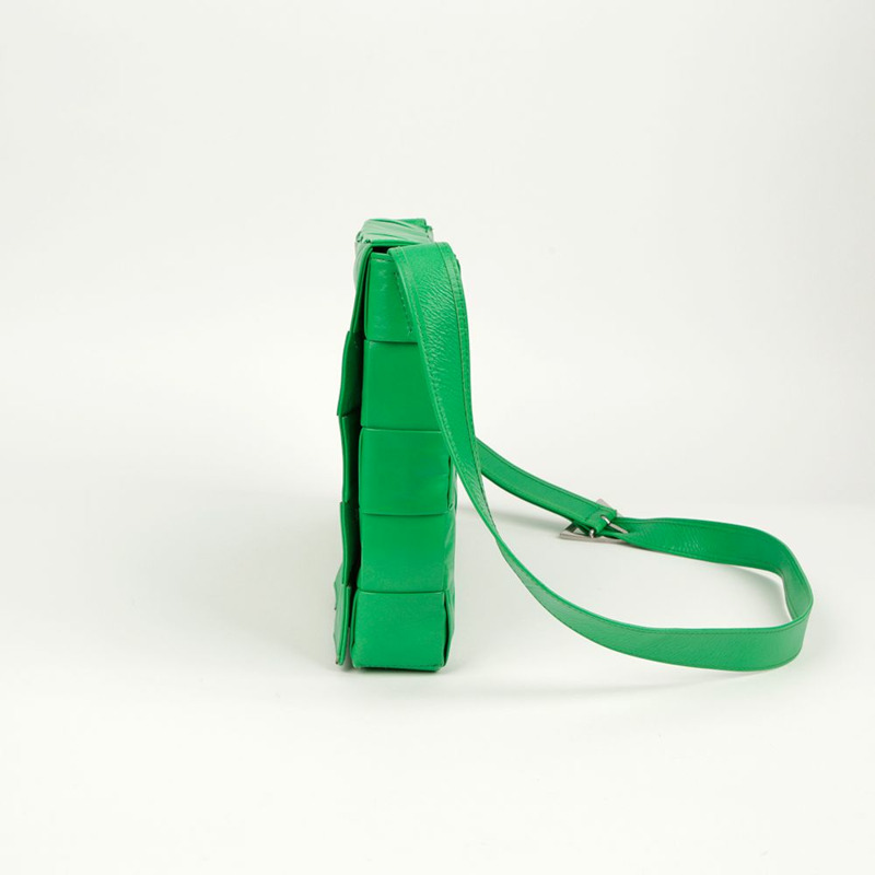 BOTTEGA VENETA Maxi Parquet Intrecciato 皮革盒式斜背包 691407-3